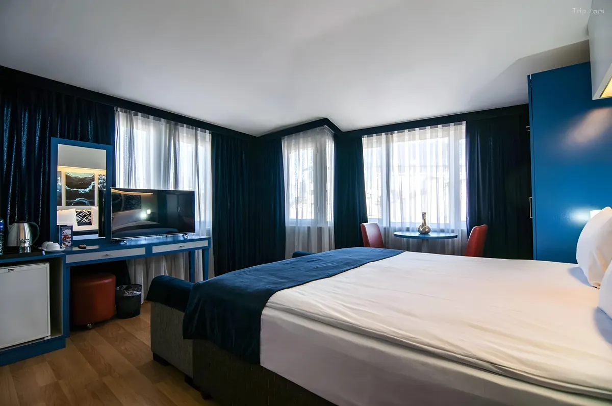 The Deluxe Room at Lapis Inn